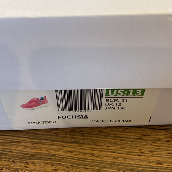 New in box girls pink sneakers - Picture 6 of 6